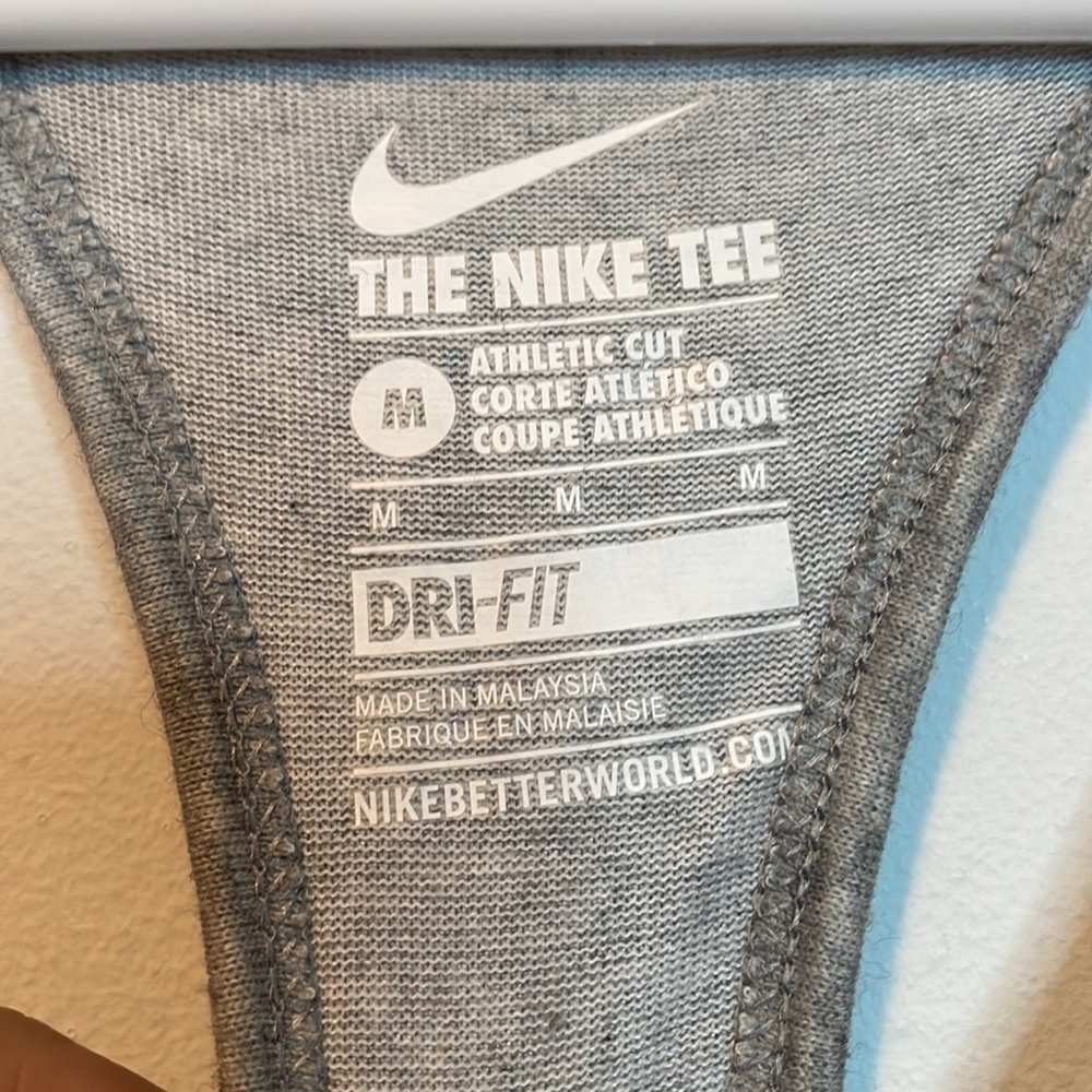 ⭐️ FINAL The Nike Tee Tank Top Size Medium - Picture 5 of 6